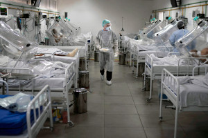 Badania: nawet rok od hospitalizacji z powodu COVID-19 pacjenci mają problemy zdrowotne