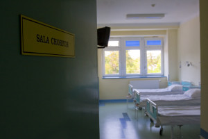 Odwiedziny w szpitalach. MZ i GIS wydały wytyczne na czwartą falę LISTA