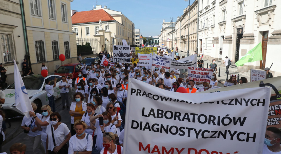 Warszawa. Protest medyków. W manifestacji wzięło udział kilkadziesiąt tysięcy osób