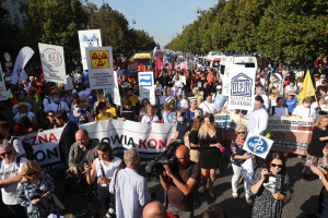Opiekun medyczny to nie salowy. Oni też protestowali w Warszawie. O co walczą? LISTA