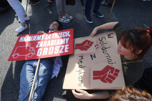 Opiekunowie też protestują: "Nasz zawód powstał 14 lat temu i nie doczekał się miejsca w systemie"