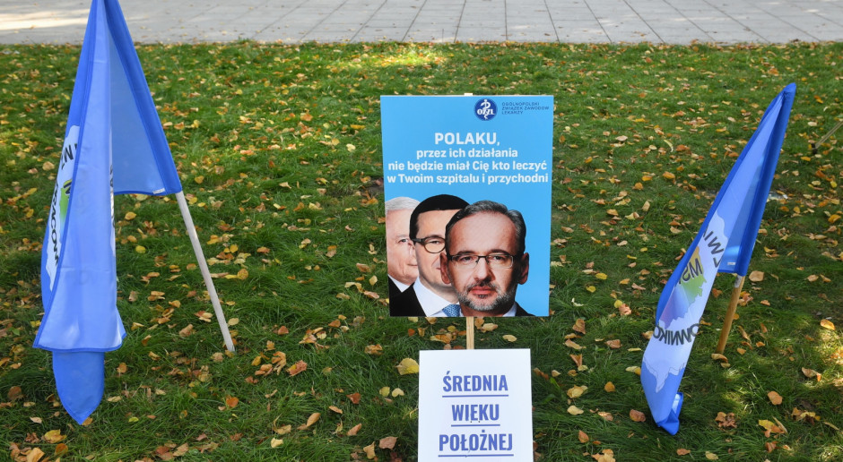 Minister zapowiedział, że premier Morawiecki nie spotka się z medykami. Fot. PAP/Radek Pietruszka MZ: premier Morawiecki nie będzie rozmawiał z medykami