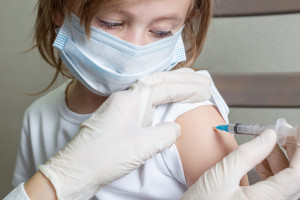 Kiedy szczepionki na grypę trafią do aptek? Lista szczepionek i terminy dostaw