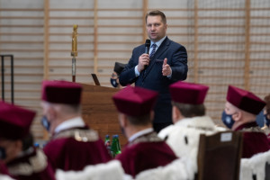 Minister Czarnek broni pomysłu tzw. zawodówek dla medyków