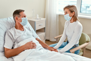 Odwiedziny bez zaszczepienia. Czy szpital może tego zabronić?
