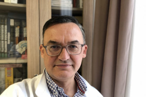 Prof. Rejdak: chorzy z SM po zaszczepieniu mogą bezpiecznie korzystać z terapii immuno-rekonstytucyjnej