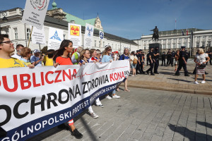 Protest medyków. Czy Polacy popierają protestujących z Białego Miasteczka? SONDAŻ