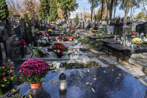 Co z cmentarzami na 1 listopada? Niedzielski zdradził oficjalną decyzję rządu