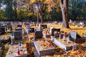 Prymas Polski o 1 listopada i cmentarzach: roztropnie, rozważnie, zachowując zasady bezpieczeństwa
