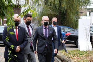 Przed wejściem do galerii handlowej sprawdzą, czy masz maseczkę. Niedzielski: prosiłem o takie kontrole