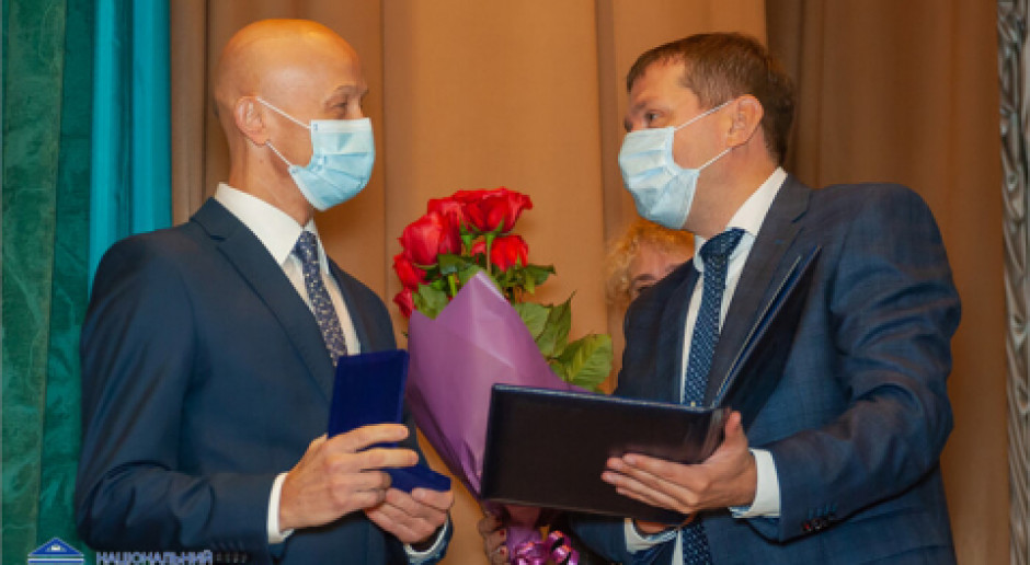 Tytuł doctora honoris causa dla prof. Kazimierza Niemczyka. Fot. strona WUM Prof. Kazimierz Niemczyk z tytułem doctora honoris causa uniwersytetu medycznego w Kijowie