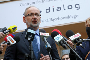 Podwyżki dla lekarzy tylko w teorii. OZZL:  oznaczają obniżkę pensji minimalnej