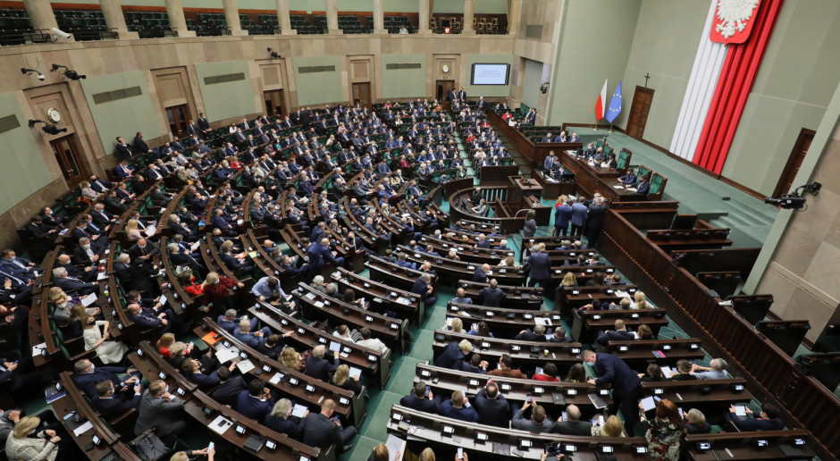 Posłowie na sali obrad Sejmu w Warszawie 16 listopada Fot. PAP/Paweł Supernak Trzydniowe obchody Światowego Dnia Cukrzycy w parlamencie. Choruje na nią ponad 3 mln osób w Polsce
