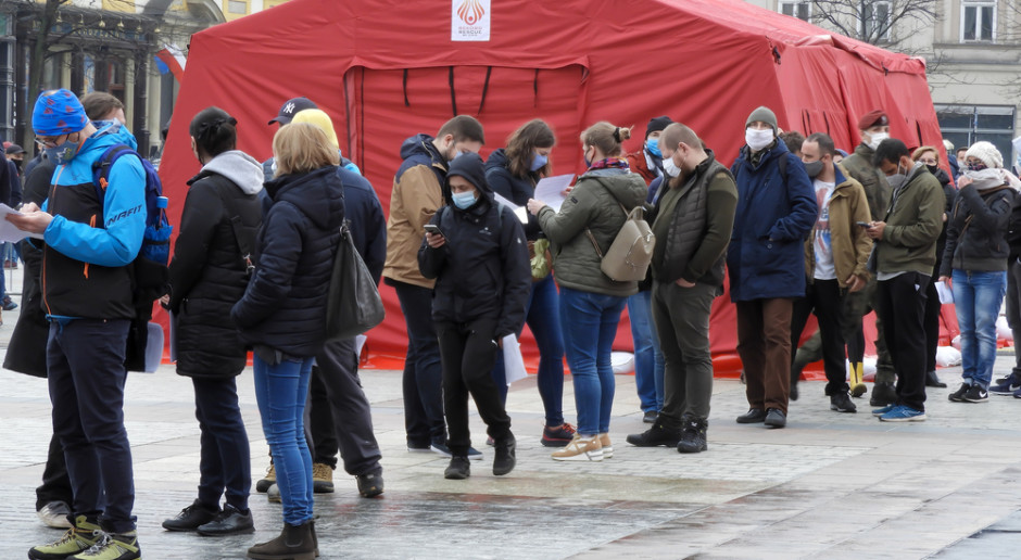 MZ nie przewiduje obostrzeń dla niezaszczepionych. Fot. Shutterstock Przy jakim poziomie zakażeń rząd wprowadzi nowe obostrzenia? Niedzielski odpowiada