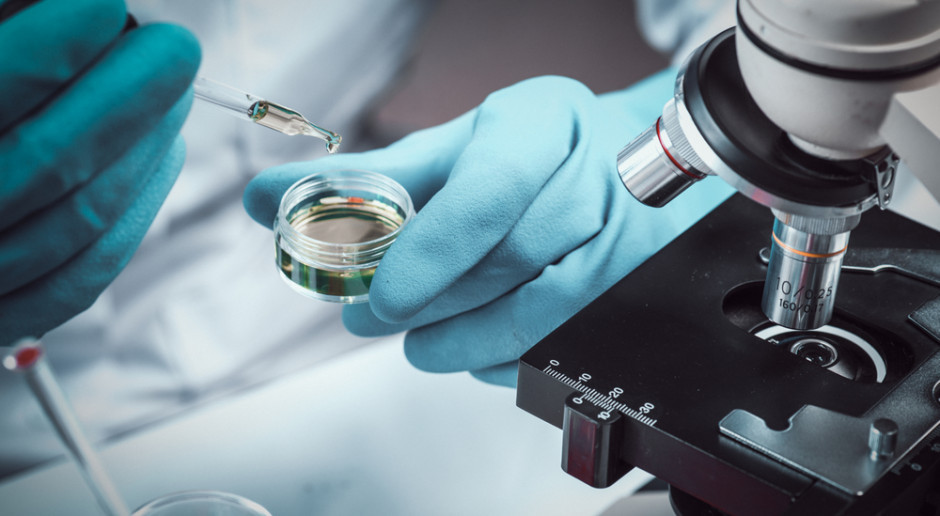 Odkrycia pierwszego antybiotyku - penicyliny - dokonał przypadkowo Alexander Fleming w 1928 roku, kiedy po wakacjach wrócił do swojego laboratorium w Londynie (fot. shutterStock) Antybiotyki nie leczą chorób wirusowych i nigdy nie staną się wirusowe