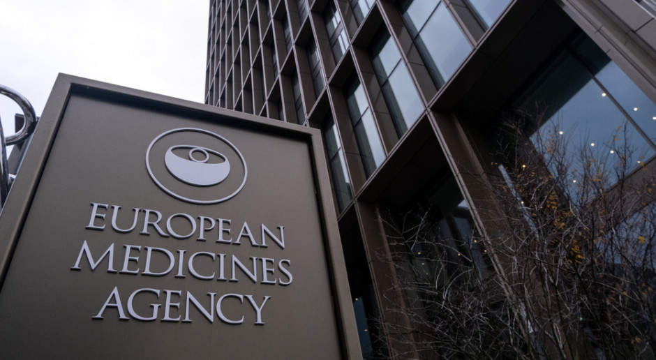 EMA nie dopuściła leku do obrotu, ale wydała rekomendacje co do jego stosowania. Fot. martinbertrand.fr / Shutterstock.com Molnupirawir w leczeniu COVID-19. Są rekomendacje Europejskiej Agencji Leków