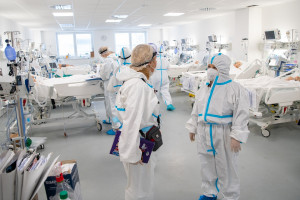 W trzech dużych szpitalach w Lublinie będzie więcej łóżek covidowych. W regionie brakuje miejsc dla zakażonych