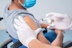 Farmaceuta zaszczepi na grypę. Publikacja ustawy o świadczeniach LISTA ZMIAN