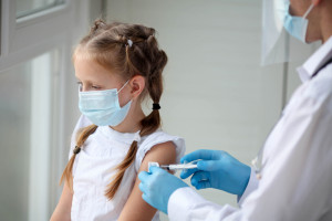 KE podjęła pozytywną decyzję ws. szczepionki dla dzieci w wieku 5-11 lat