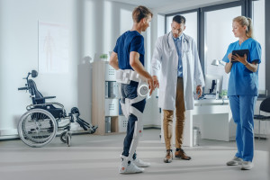 Egzoszkielety, roboty rehabilitacyjne - to już się dzieje. Przed nami przyszłość rehabilitacji medycznej