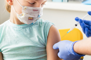 To będzie pierwsza rejestracja szczepionki na COVID-19 dla tak małych dzieci?