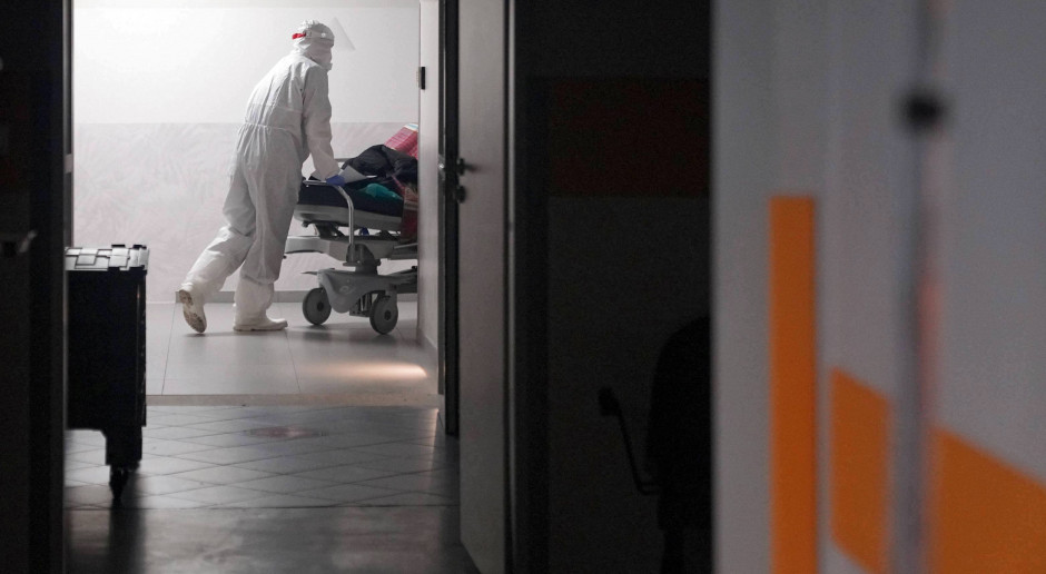 Minister zdrowia zapowiada piątą falę pandemii. Wywoła ją omikron. "Trzeba zrobić mu miejsce"