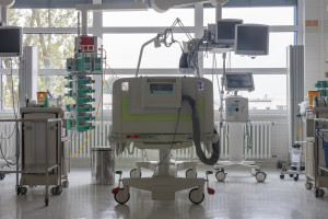 Zmniejszyła się liczba łóżek covidowych w trzech szpitalach na Podlasiu. Łącznie zwolniło się ponad 70 miejsc