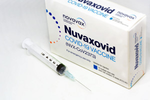Prof. Gut: Nuvaxovid to szczepionka, w której podawany jest gotowy produkt — białko