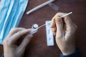 FDA: testy antygenowe są szybkie, ale mniej wrażliwe na wariant Omikron