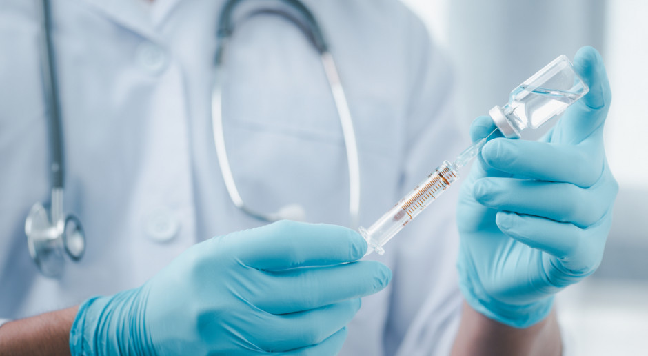 Od 3 stycznia nowe schematy mieszania szczepień przeciwko COVID-19 różnymi preparatmi (fot. ShutterStock) Od 3 stycznia 2022 nowe schematy mieszania szczepionek