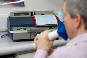 Ministerstwo Zdrowia kupi 1000 elektronicznych spirometrów dla pacjentów po COVID-19