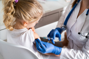 CDC zaleca szczepionkę wzmacniającą Pfizer dla dzieci od 12 roku życia