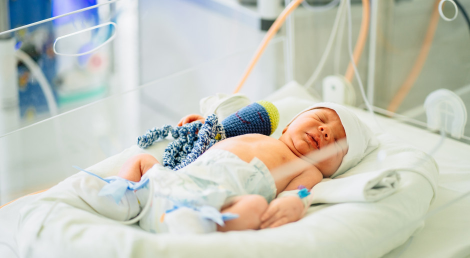 Raport AOTMiT ws. ustalenia taryfy świadczeń obejmujących opiekę nad noworodkiem