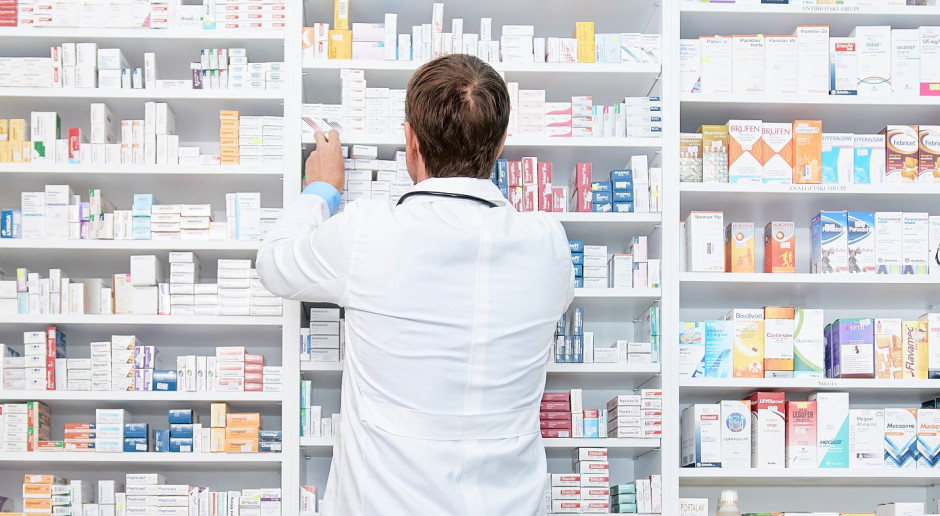 Po połowie stycznia w aptekach jest mniejsza sprzedaż niż w grudniu (fot. ShutterStock) PEX: w pierwszej połowie stycznia kupiliśmy mniej leków