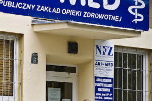 Pierwszy zarejestrowany w Polsce lek na COVID-19 przepiszą też lekarze rodzinni. To molnupirawir