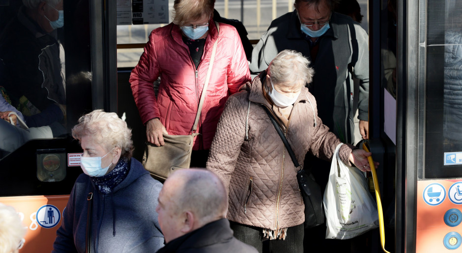 Mandat 2 tys. zł za brak maseczki. Jeśli sprawa trafi do sądu - 6 tys. Projekt posłów PiS trafił do Sejmu Fot. Shutterstock Mandat 2 tys. zł za brak maseczki. Jeśli sprawa trafi do sądu - 6 tys. Projekt w Sejmie