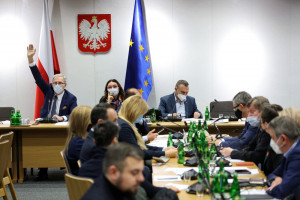 Sejmowa Komisja Zdrowia o weryfikacji covidowej skończyła, zanim zaczęła. Posiedzenie zamknięto