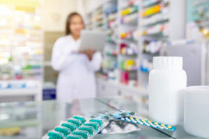 Technik farmaceutyczny jak farmaceuta? Punkty edukacyjne i odpowiedzialność zawodowa