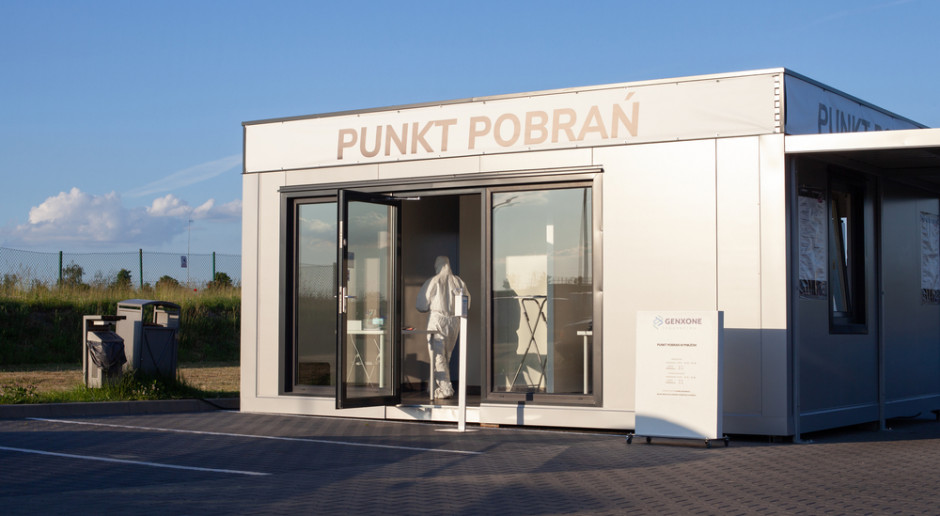 Punkt pobrań, fot. Shutterstock.com Prof. Zajkowska: wirus Omikron występuje już w trzech wariantach