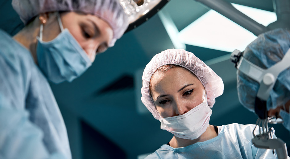 Nowe wynagrodzenia w ochronie zdrowia mają obowiązywać od lipca 2022 roku Fot. AdobeSTock Podwyżki dla pielęgniarek, ratowników i opiekunów na Zespole Trójstronnym. MZ o projekcie ustawy