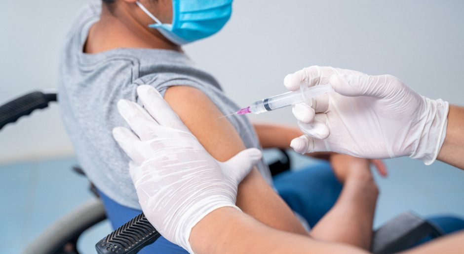 Najwięcej zgłoszeń działań niepożądanych w 2021 dotyczyło szczepionek na COVID-19