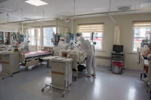 Niedzielski: zwalniamy 5000 łóżek covidowych dla innych pacjentów