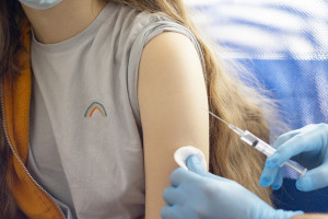 Do końca 2028 roku przeciwko wirusowi HPV ma być zaszczepionych około 60 proc. młodzieży