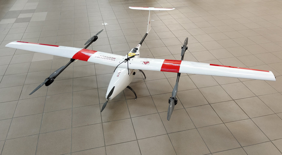 Drony z próbkami krwi będą latały nad Warszawą. Urząd Lotnictwa Cywilnego wydał zgodę