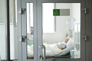Czy szpital ma obowiązek zapewnić pacjentowi leki w trakcie hospitalizacji?
