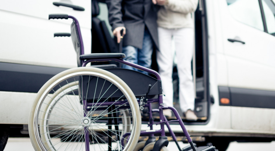 Asystenci osób z niepełnosprawnościami nie mogą być z rodziny. RPO prosi o wyjaśnienie