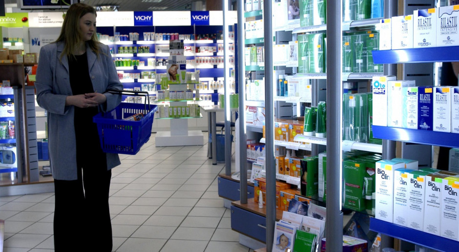 Polacy kupują w aptekach produkty na pomoc Ukrainie Fot. PTWP W dwa dni Polacy kupili w aptekach o 56 proc. więcej produktów niż zwykle. Dla Ukrainy