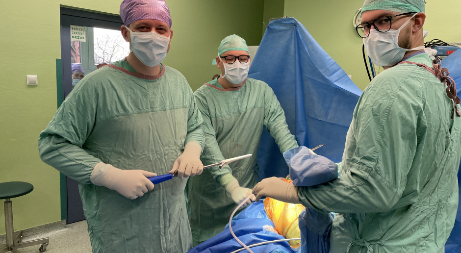 Poznań: Pierwsze operacje z użyciem polskiej endoprotezy