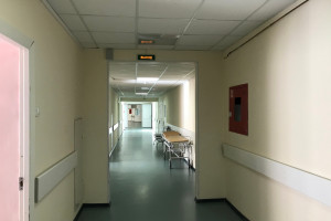 Dyrektor szpitala covidowego niesłusznie odwołany. "Orzeczenie sądu bardzo krzepi"