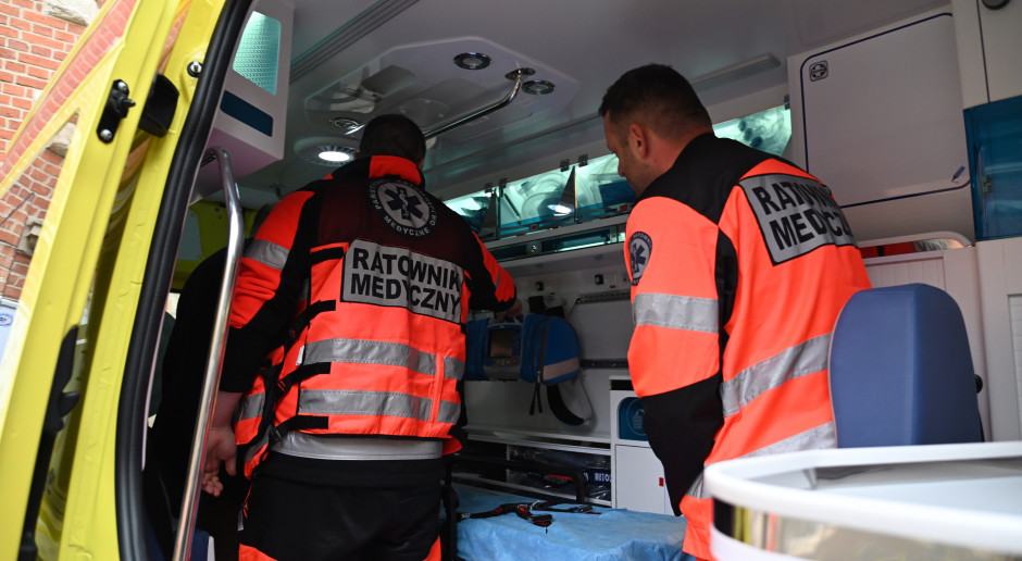 O problemach ratowników medycznych mówił prezes Polskiego Towarzystwa Ratowników Medycznych Fot. PAP/Marcin Bielecki Brak ustawy o zawodzie i zamknięta ścieżka rozwoju. Ratownicy apelują do Ministerstwa Zdrowia